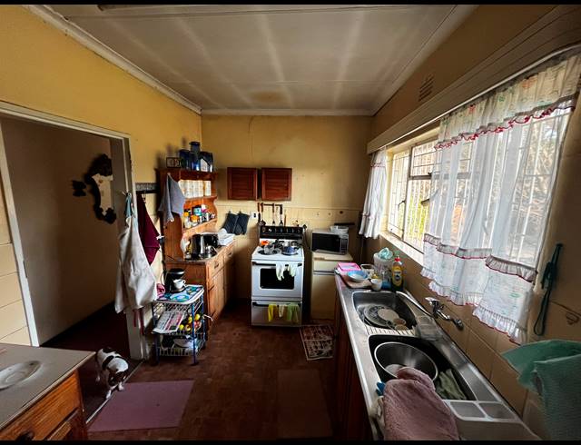 3 BEDROOM HOUSE FOR SALE IN DERSLEY